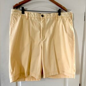 IZOD Saltwater Chinos Light Yellow Flat Front Dress Shorts Men’s Size 40W